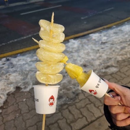 韩国人把柠檬做成糖葫芦