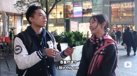 两个14岁的上海女学生的采访