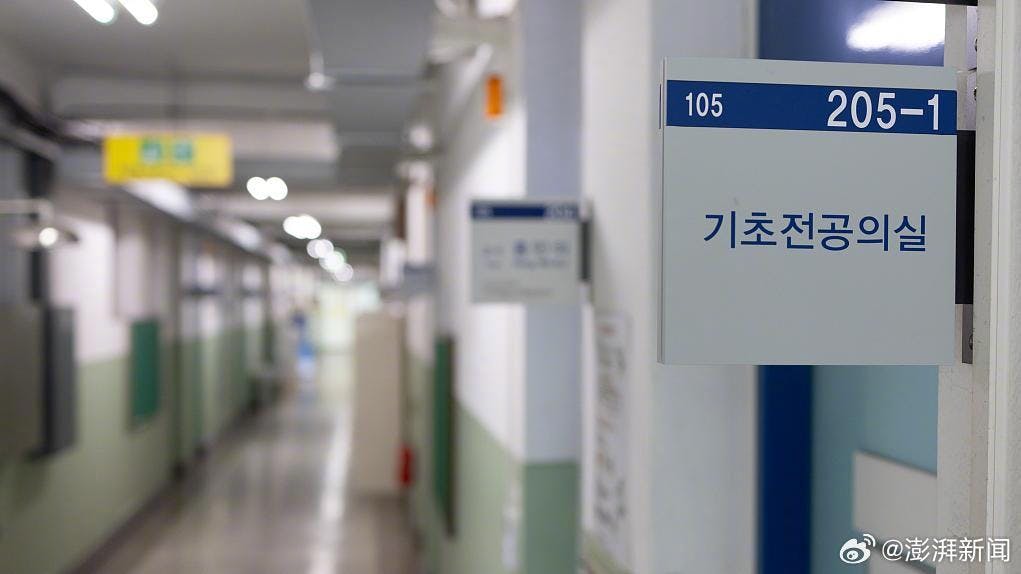 韩国一天内511名医学生申请休学