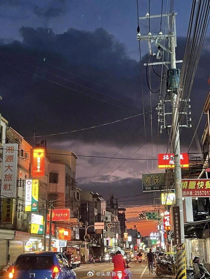 台湾强震前网上现天空异象照片