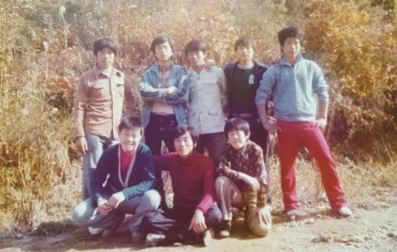 李在明小学毕业谎报年龄进厂打工
