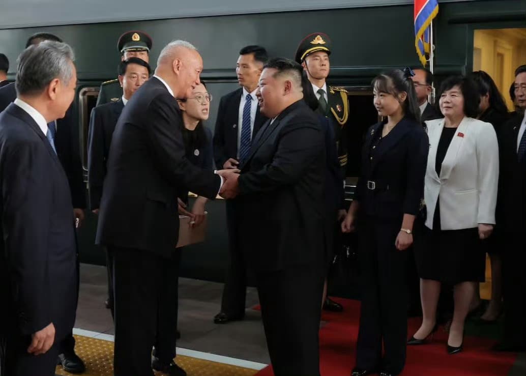 金正恩乘专列离京独家视频