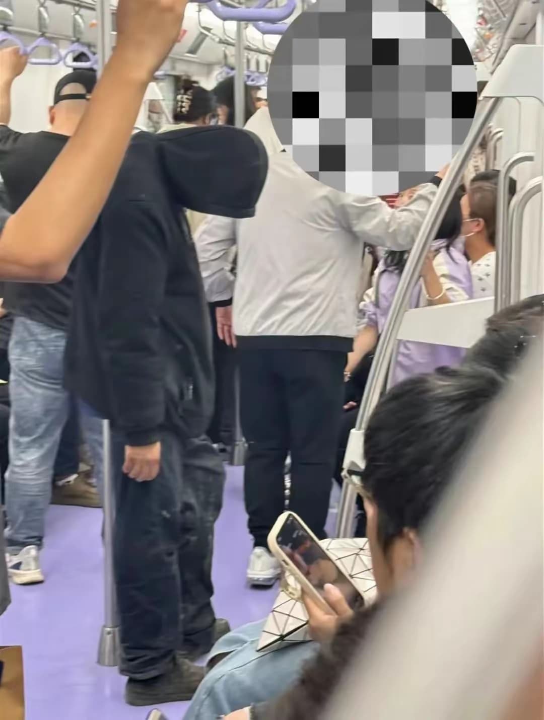 南京地铁回应乘客看到诡异人脸