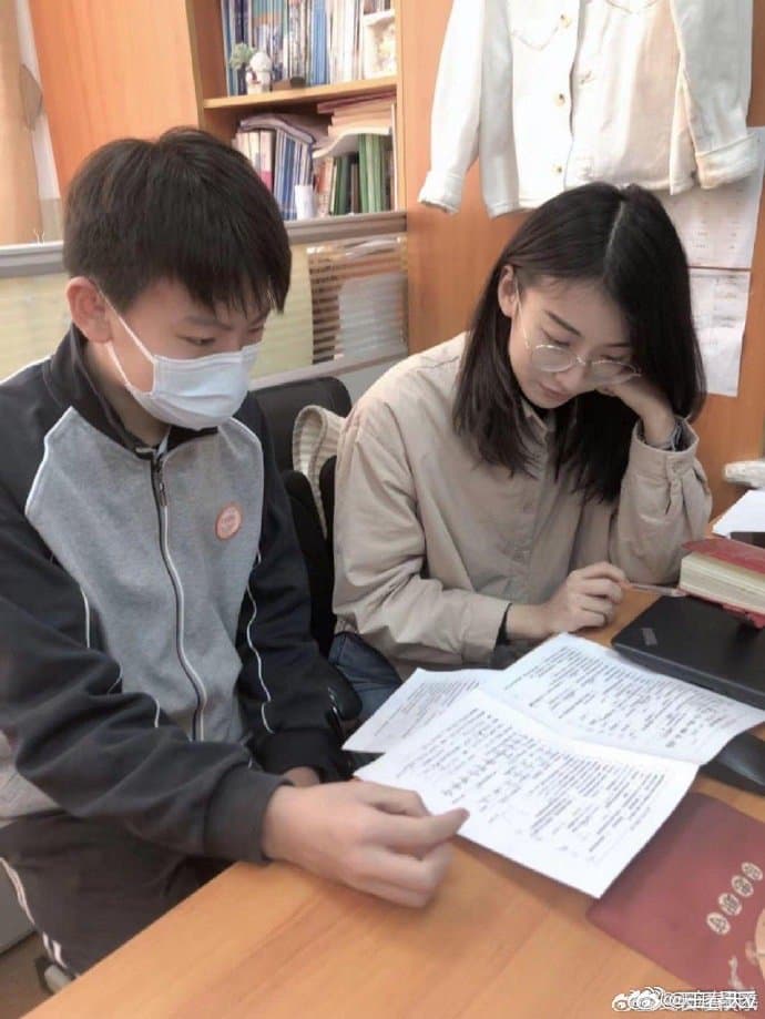 女教师丈夫或涉嫌侵犯未成年人隐私权