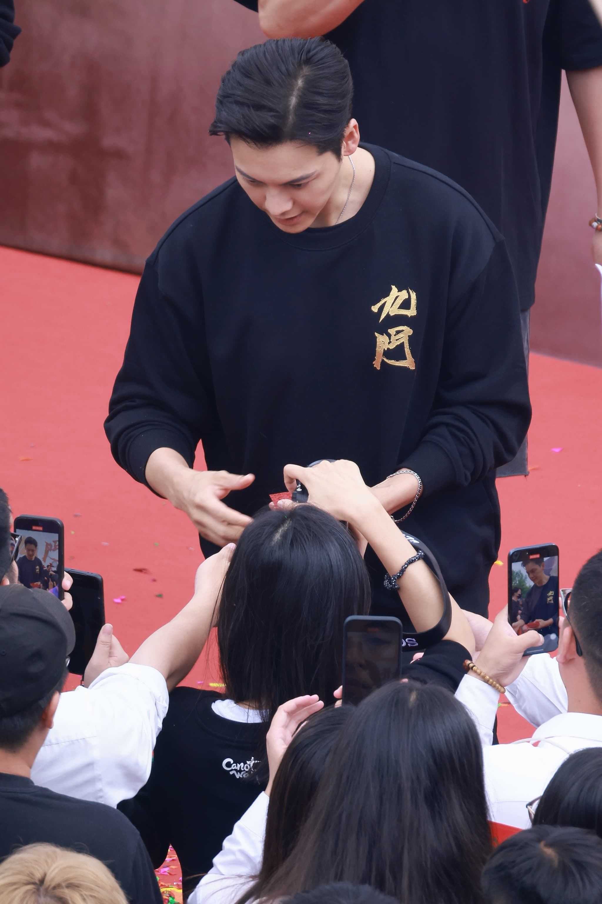 向佐晒女儿正脸照