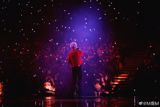 **Pop Idol's Micro-blog Post Sparks Online Debate**