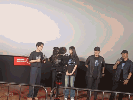 Zhu Yilong, the famous Chinese actor and singer, recently made headlines for his humorous response to criticism on social media. In a series of posts on Weibo, Zhu shared anecdotes from his life that had his fans in stitches.