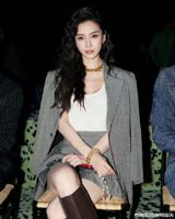 Title: Angelababy's Moles Spark New Makeup Trend, Excitement Among Weibo Users