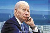 US President Joe Biden's recent speech in Wisconsin has become a subject of heated debate and concern among netizens in China. During his speech at a beer factory, Biden appeared to be "speaking gibberish" which prompted laughter from the audience. American netizens have also described his speech as sounding like "another language", with many expressing concern over his declining cognitive abilities. Some have argued that Biden's age is a contributing factor, citing his advancing years as a reason for his mental slippage. Others, however, have pointed out that Biden's team is skilled at managing his image, suggesting that his communication skills may not be as impaired as they seem.