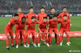 In a significant victory for Chinese football, the national team, known as the #国足, triumphed over Singapore in the 2026 FIFA World Cup Asia Qualifiers. The match, held in Tianjin, concluded with a score of 4-1 in favor of China. The Chinese Football Association (CFA) announced the win on Weibo, sparking a wave of excitement among netizens. User @请  村和 expressed their joy, commenting, "The victory is ours! This is a great step forward for our national team." The match was a part of the 36-strong C Group in the Asia Qualifiers for the 2026 World Cup. The Chinese team secured their win with a series of strategic moves and impressive plays. The first half of the game ended with a score of 2-0, with China leading. Despite a goal from Singapore in the second half, China maintained their momentum, scoring two more goals to secure their victory.