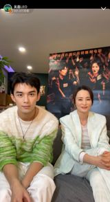 In a surprising turn of events, Chinese singer and actor Wu Lei, also known as "Little S" by his fans, was seen bleeding from his nose during a live broadcast for his new film "Grass and People." The live broadcast, which lasted for 69 minutes, showed Wu Lei discussing his roles in the film, responding to fan comments, and promoting the movie. However, the moment that caught everyone's attention was when Wu Lei started bleeding from his nose.