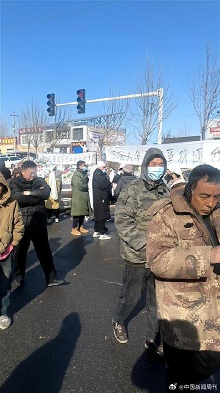In a tragic incident that has once again highlighted the dangers of carbon monoxide poisoning, six men lost their lives while enjoying a meal at a local restaurant in [City Name], China. The incident, which occurred on [Date], has sent shockwaves through the community and raised concerns about safety protocols in eateries across the country.