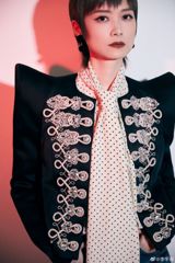 At the 28th Shanghai Television Festival, which took place on June 23rd, there was much excitement and controversy over the winners of the White Magnolia Awards. Li Yucheng, the main actor in "County Headquarters," won the award for Best Supporting Actor, while Puff Guo, the lead actress in "County Headquarters," won the award for Best Actress. However, some viewers felt that their performances were not deserving of such high honors and pointed to the show's mediocre ratings as evidence.
