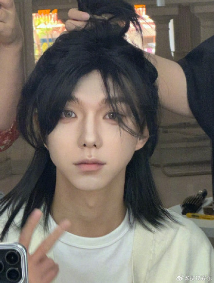 Chinese Makeover Craze Takes the Entertainment World by Surprise