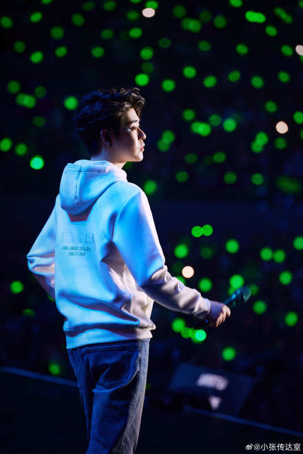 China's Concert Ticket Scalping Crisis: Fans Frustrated as Scalpers Profit
