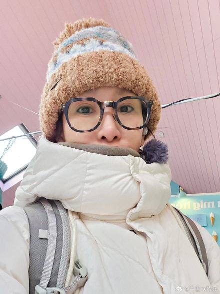 Adventures of the Flowers" Fans React to Silent Sitting Spell on Weibo