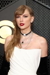 The 66th Annual Grammy Awards has captured the attention of music enthusiasts worldwide, and the event's red carpet has not disappointed. From the glamorous fashion statements to the jaw-dropping performances, this year's Grammy Awards has brought together the biggest names in music. Among them, Taylor Swift made a stunning appearance on the red carpet, leaving netizens in awe of her beauty and style. The Grammy Awards is an annual music awards ceremony that celebrates the achievements of musicians and performers from around the world. This year's event, which took place on February 4th, saw a star-studded lineup that included performances by SZA, Billie Eilish, Olivia Rodrigo, Miley Cyrus, Dua Lipa, Joni Mitchell, U2, Billy Joel, Travis Scott, 21 Savage, Luke Combs, Tracy Chapman, and Brandy.