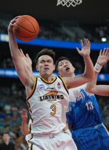 In a historic victory, the Liaoning Men's Basketball Team has clinched the Chinese Basketball Association (CBA) championship for the third consecutive season. The team secured a 4-0 victory over the Xinjiang team, marking their 12th consecutive win in the finals. This triumphant achievement has sparked a wave of excitement and pride among basketball fans in China, particularly in Liaoning.
