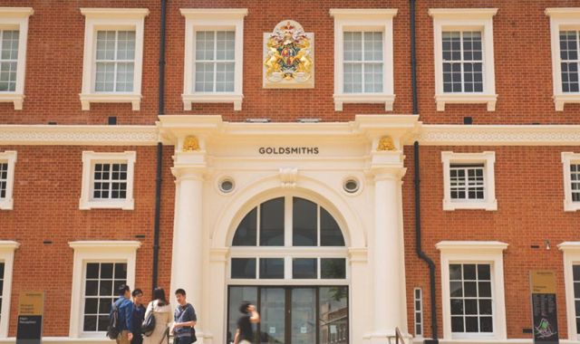 Chinese Student Stabbed to Death in London: University, Community Mourn Loss, Urge Safety for International Students