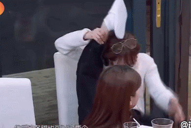 Title: "A Night of Laughter and Variety: Yang Zi's Hello Saturday Show Delights Fans"