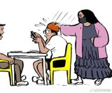 A female student at Tianjin University has sparked controversy after video footage showed her taking a bowl of fried rice from another student and pouring it on his head during an argument over a cat's excrement. The incident occurred in the university's cafeteria, where three male students were discussing the odor of cat excrement when one of them mentioned that he had seen someone feeding the stray cat near the school gate. One female student then took offense and poured the fried rice on the head of one of the males involved in the