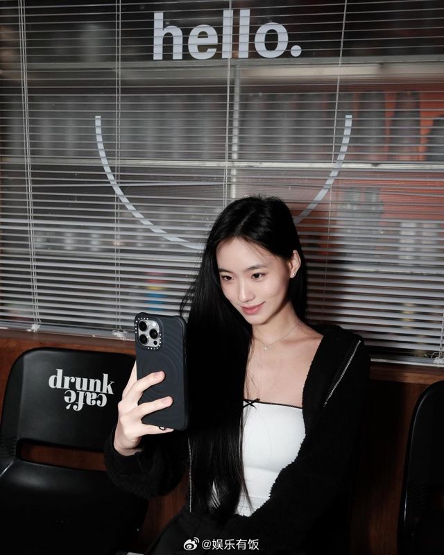 Chinese Star's Daughter Sparks Controversy Over Social Media Photos