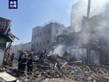 Yesterday, a suspected gas leak led to an explosion in a store in Yanjiao, Hebei Province, resulting in two deaths and 26 injuries. The latest reports from the emergency management bureau of Sanhe City indicate that 28 people have been rescued, and the fire has been extinguished.