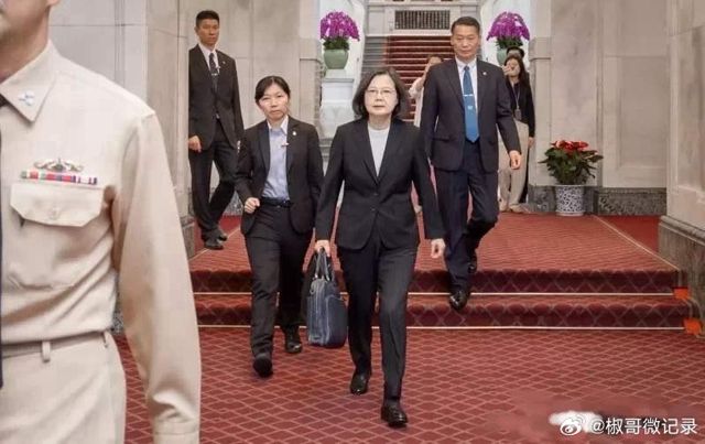 China's Business Reforms and Taiwan Tensions Dominate Weibo Discussions