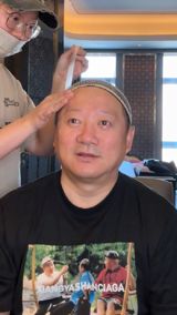 Weibo users were left stunned as they shared their thoughts on makeup artist "化妆师兔子"'s recent transformation of the iconic character, "谢广坤" from the popular TV show "乡村爱情". The makeup artist's talent for an impressive overhaul grabbed the attention of social media users, who could not help but express their shock and awe.