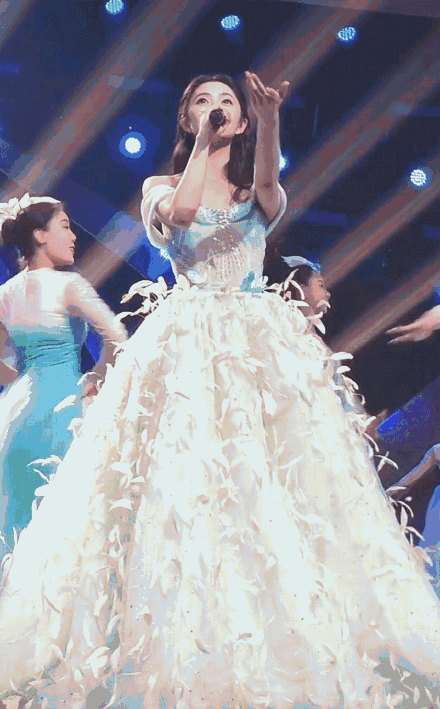 China's Popular Actress, Liu Haozun, Graces the Stage at the 2022 Jilin Spring Festival Gala