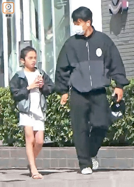 Chinese Celebrity Couple's Daughter Sparks Privacy Concerns After Media Exposure