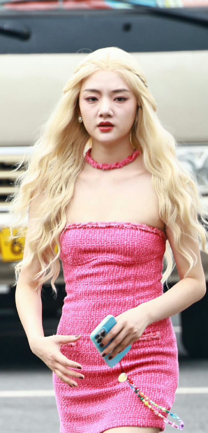 Social Media Backlash and the Scrutiny of Celebrity Images: The #Photos of Rongrong Incident on Weibo