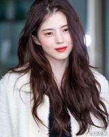 In recent news, there have been allegations of bullying and violence against Chinese pop star, Han Su Xi. A user on Weibo, China's version of Twitter, claimed that the singer had subjected them to verbal abuse and language violence. The user also accused Han of being a hypocrite, as she had previously spoken out about her own struggles with poverty, but was now seen wearing designer bags. The user ended their post by saying that they wanted to expose Han's true character to the public. The post quickly gained traction on Weibo, with users expressing their anger and disappointment towards Han. Some users defended the singer, saying that the allegations were baseless and that Han was being unfairly targeted. However, the majority of users seemed to believe the accuser, with some even sharing their own negative experiences with the singer. The post also sparked a debate about the nature of celebrity culture in China. Some users argued that fans should be more critical of their idols and not blindly support them without question. Others felt that celebrities were entitled to their privacy and should not be subjected to such public scrutiny.