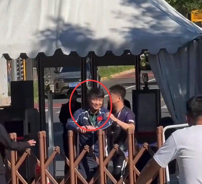A still from the footage HK01 published with its report on the confrontation outside the Shougang Park venue. Photo: HK01