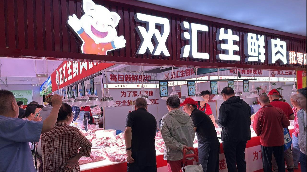 A Shuanghui fresh-meat counter at a supermarket. Photo: HK01
