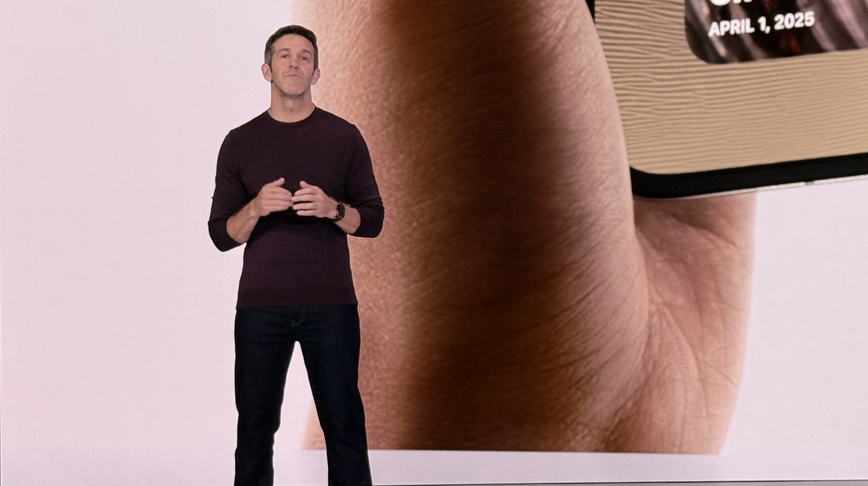Apple's new CEO John Ternus on stage at the 'Surprise and Shine' event. Photo: Jiemian