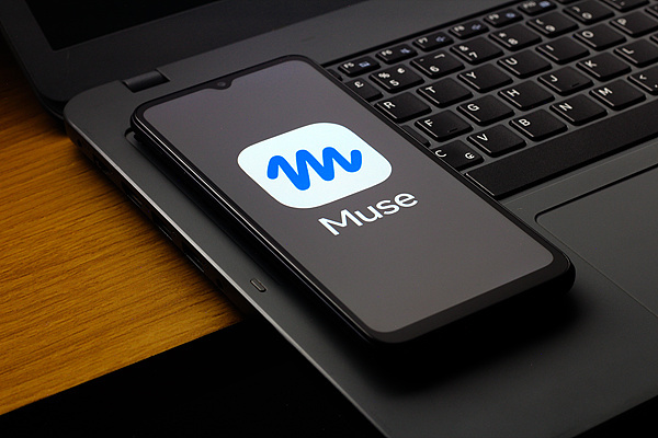 A mockup of the Muse agent app's tile on a phone resting on a laptop. Photo: Jiemian