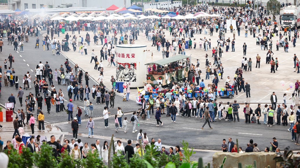 Holiday crowds fill a square lined with tents during the October break. Photo: The Paper