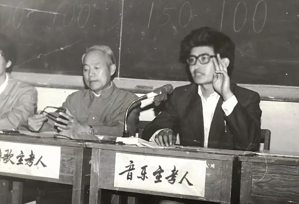 Liu Huan recalling his student days in a CCTV music-channel archival programme. Photo: The Paper