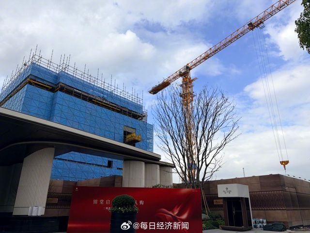 Shanghai Tightens Pre-Sale Rules as Buyers Bid Up Its Aging Second-Hand Flats