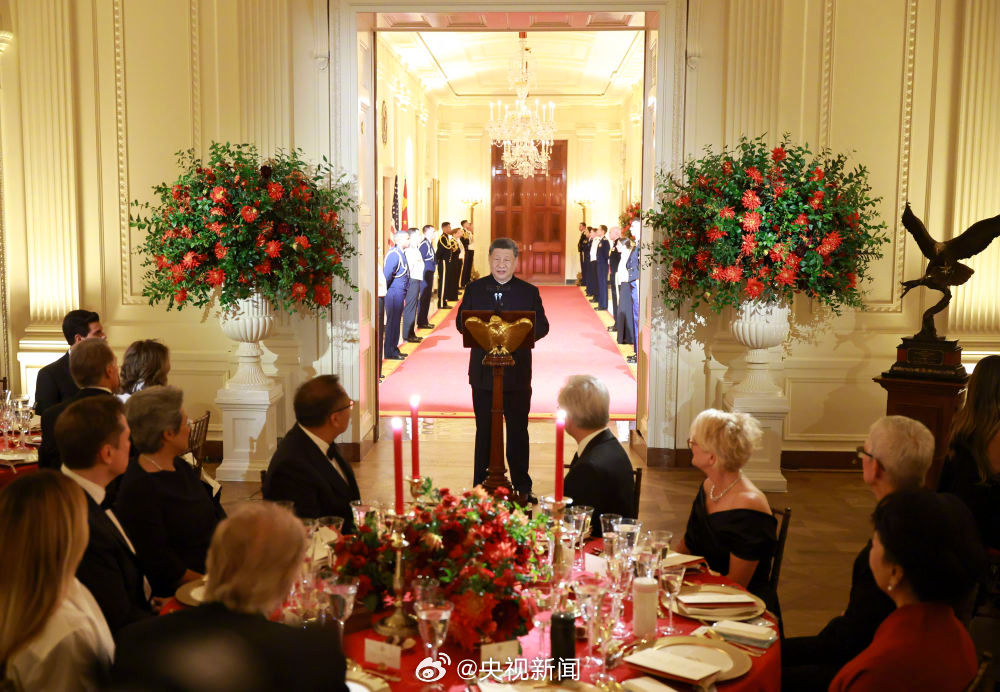 Xi and Peng Liyuan at the White House state banquet with Trump and Melania Trump. Photo: @央视新闻