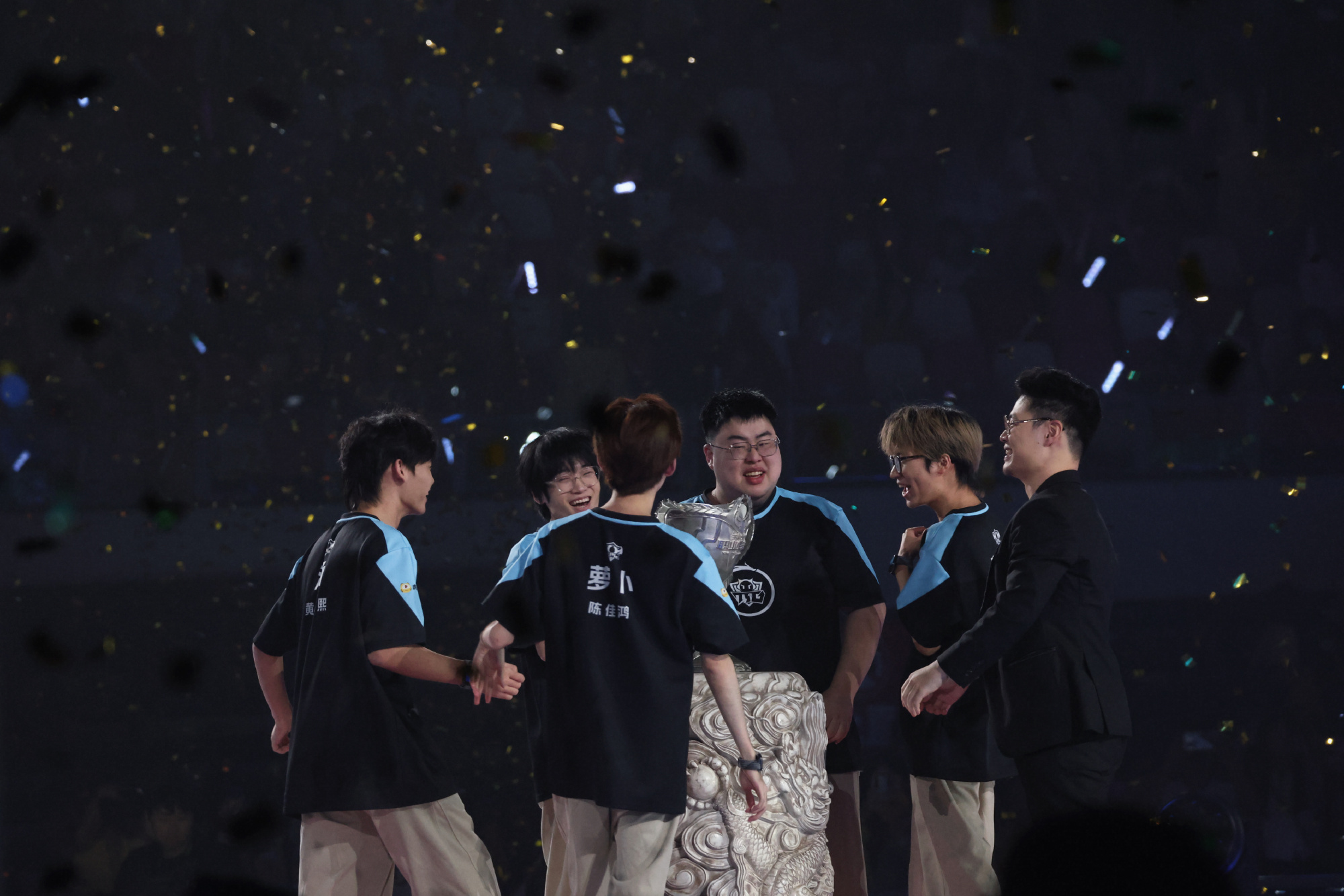 TTG players gather around the championship trophy as confetti falls after game seven. Photo: @广州TTG