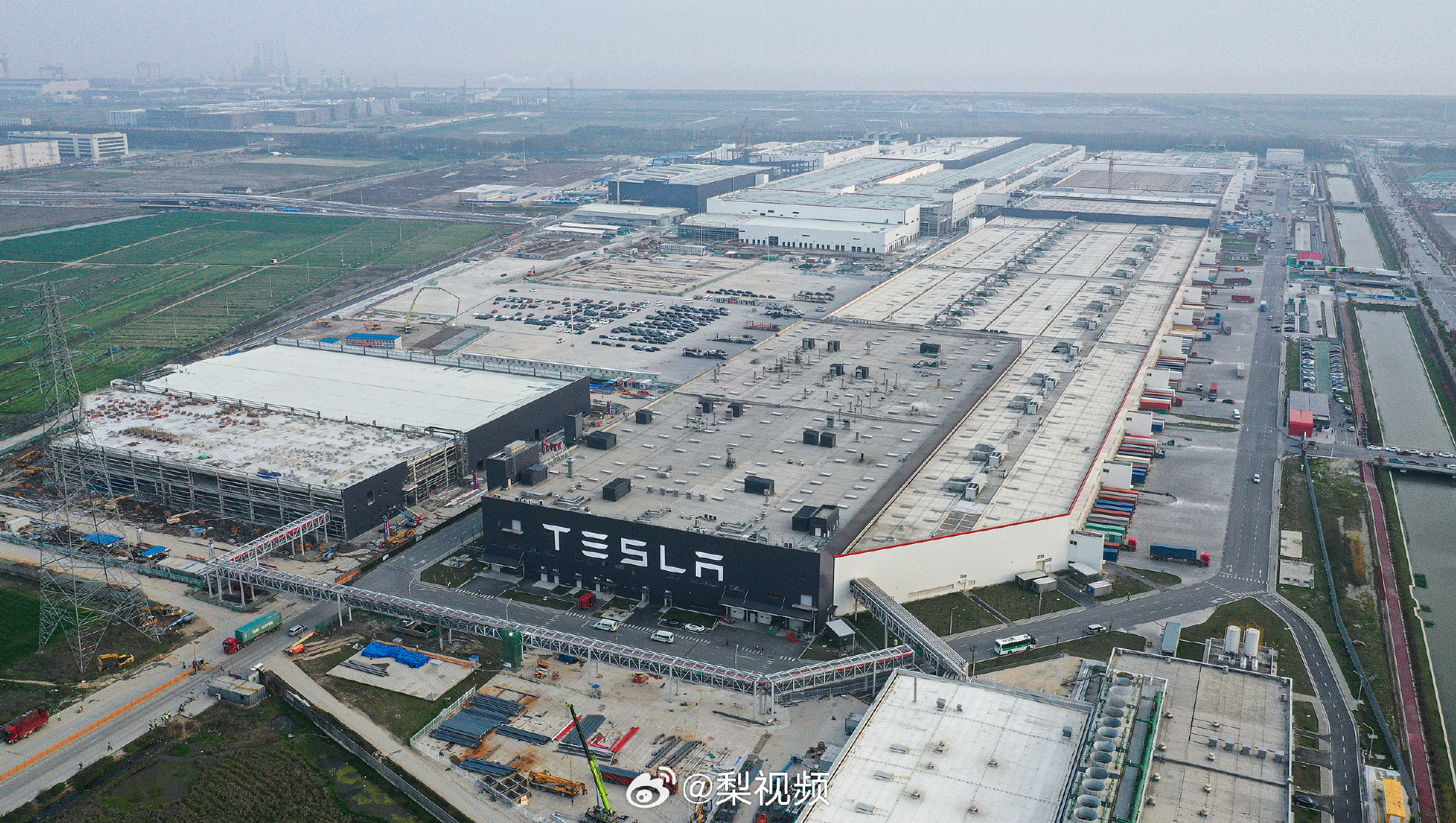 A Cheaper Tesla Model 3 Debuts in Hong Kong as Beijing's Regulator Flags BYD's Fuel Claims