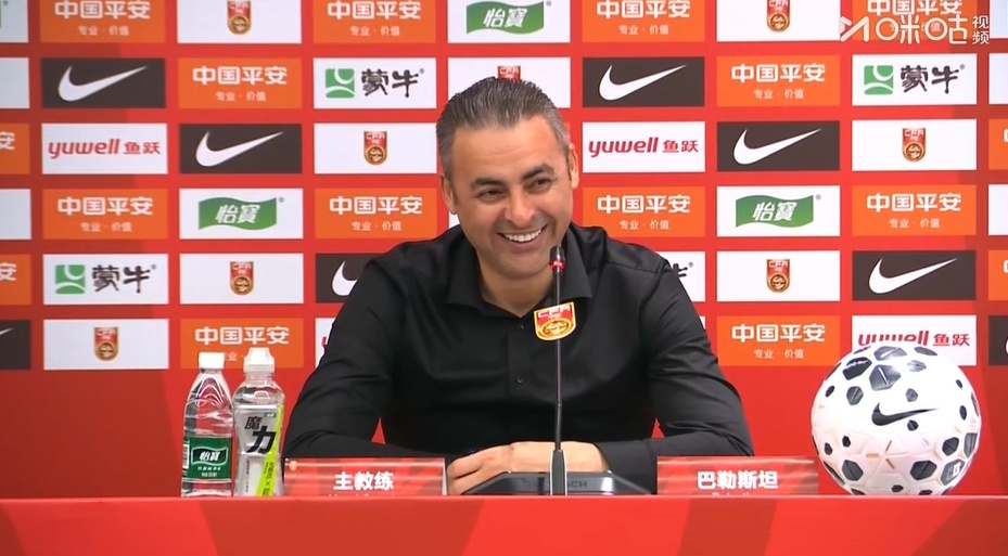 Palestine's head coach at the post-match press conference in Chongqing. Photo: @直播吧