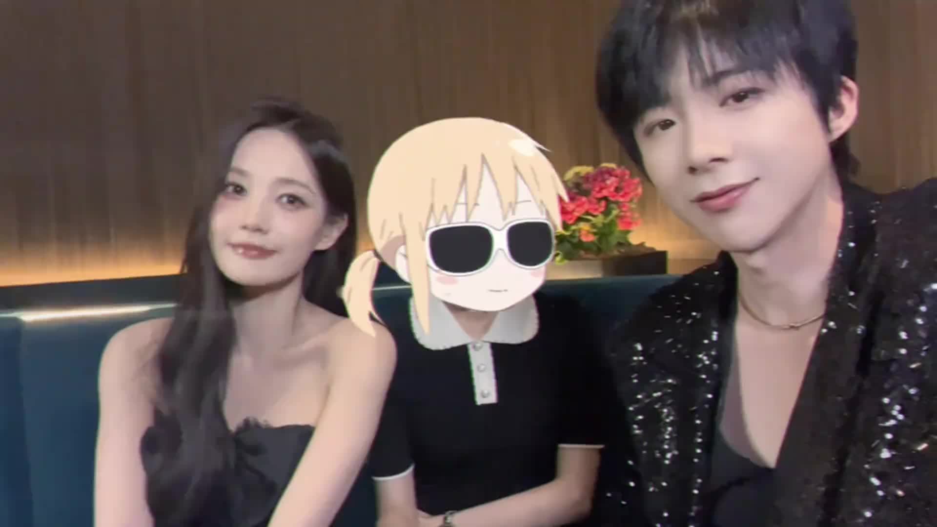 The facelessness in one frame: a photo from her circle in which the celebrity's face is covered by a cartoon sticker. Photo: @苏易陆