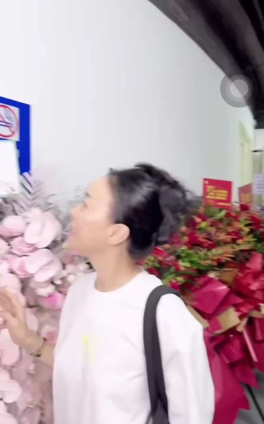 A Diva's Comeback Concert Reunites China's Most Beloved 'Sisters'