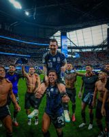 Lionel Messi announced on Monday that he is retiring from the Argentina national team after 21 years, saying the time had come to stop. On Weibo, where the news collided with memories of his 2008 Beijing Olympics appearance, fans and teammates filled the evening with thank-you letters.