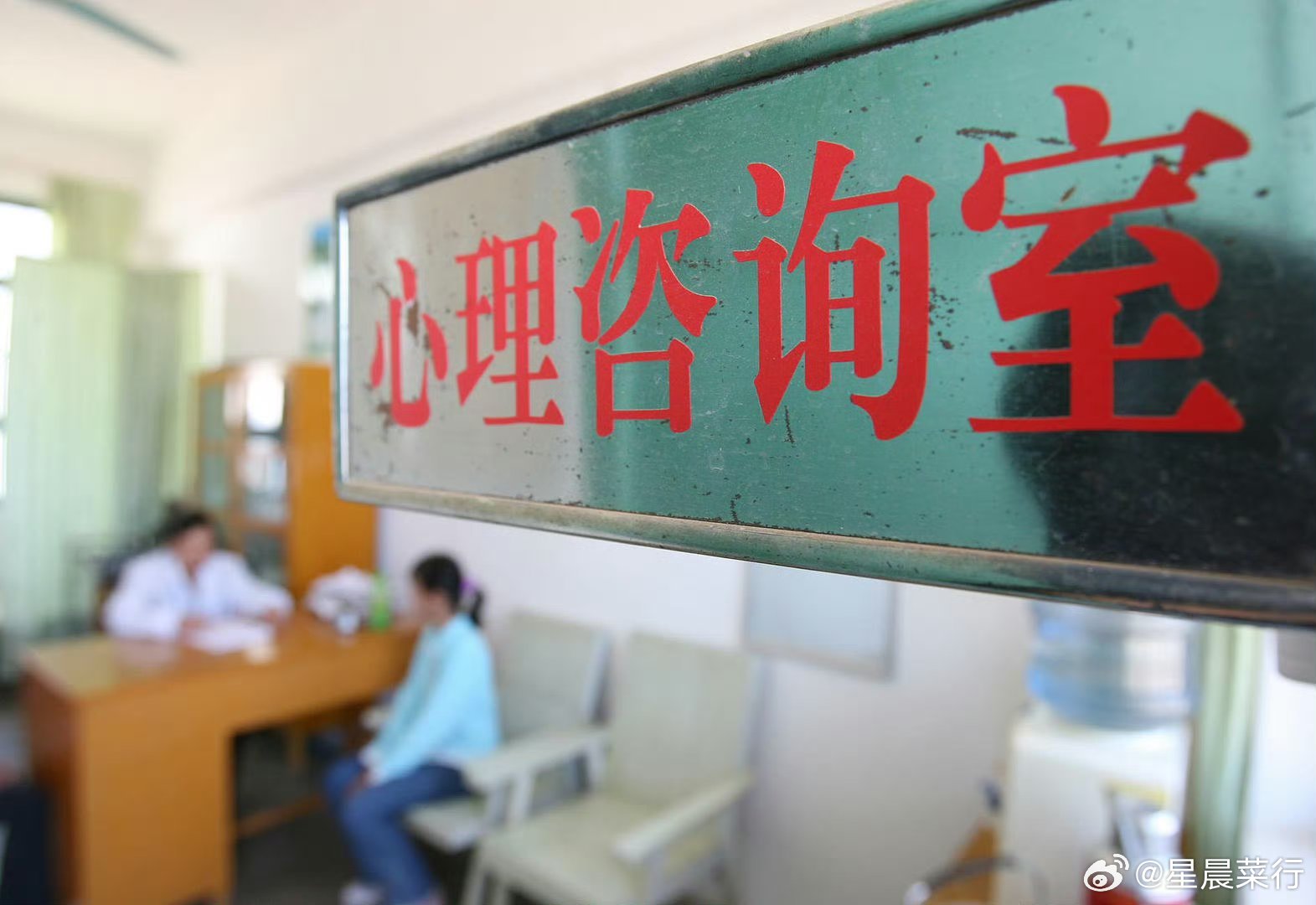 Chinese School Blocks a Depressed Ninth Grader's Return Over a Waiver Dispute