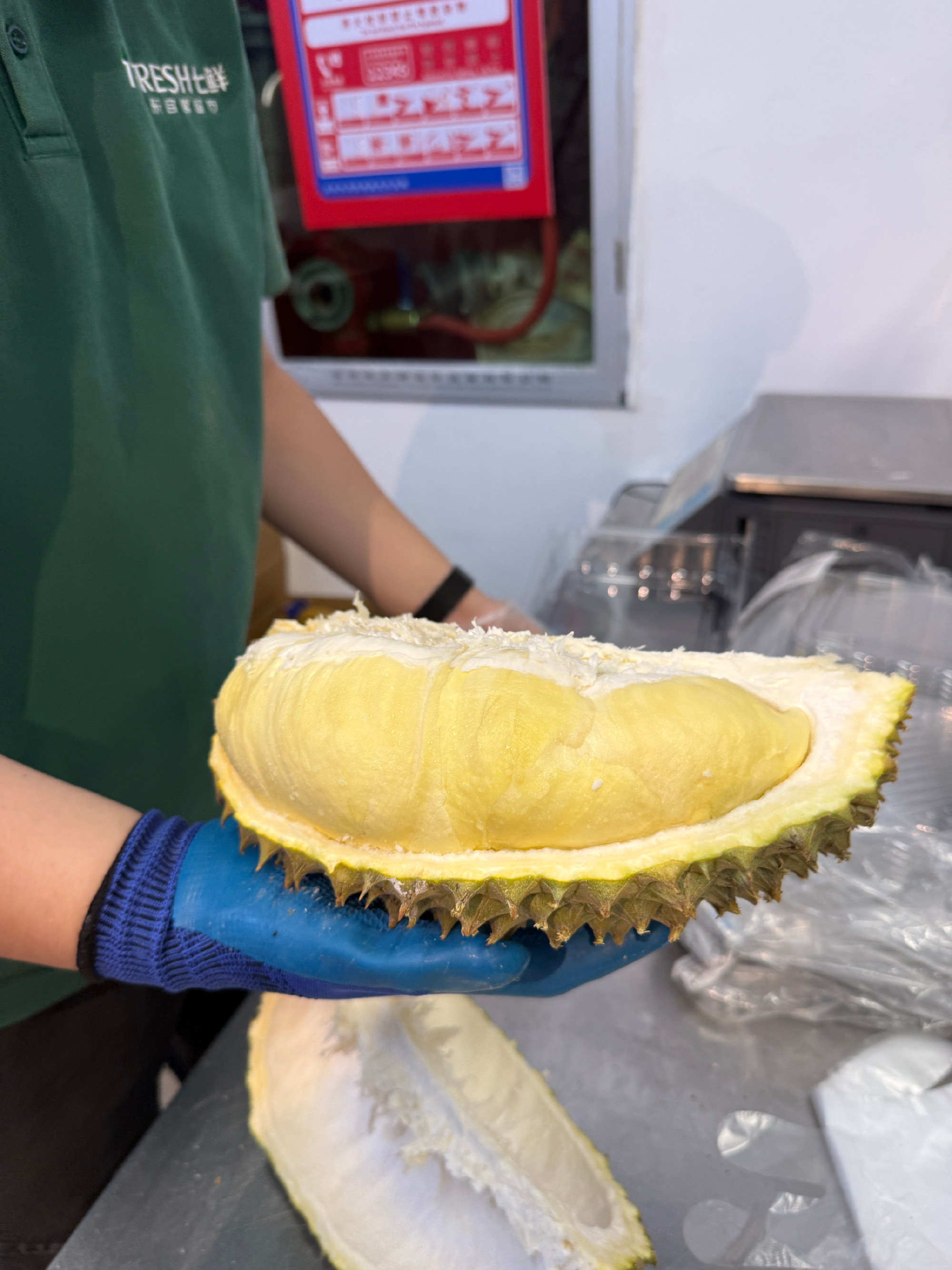 Durian Prices Collapse as a Rail Cold-Chain Ends China's Luxury-Fruit Era