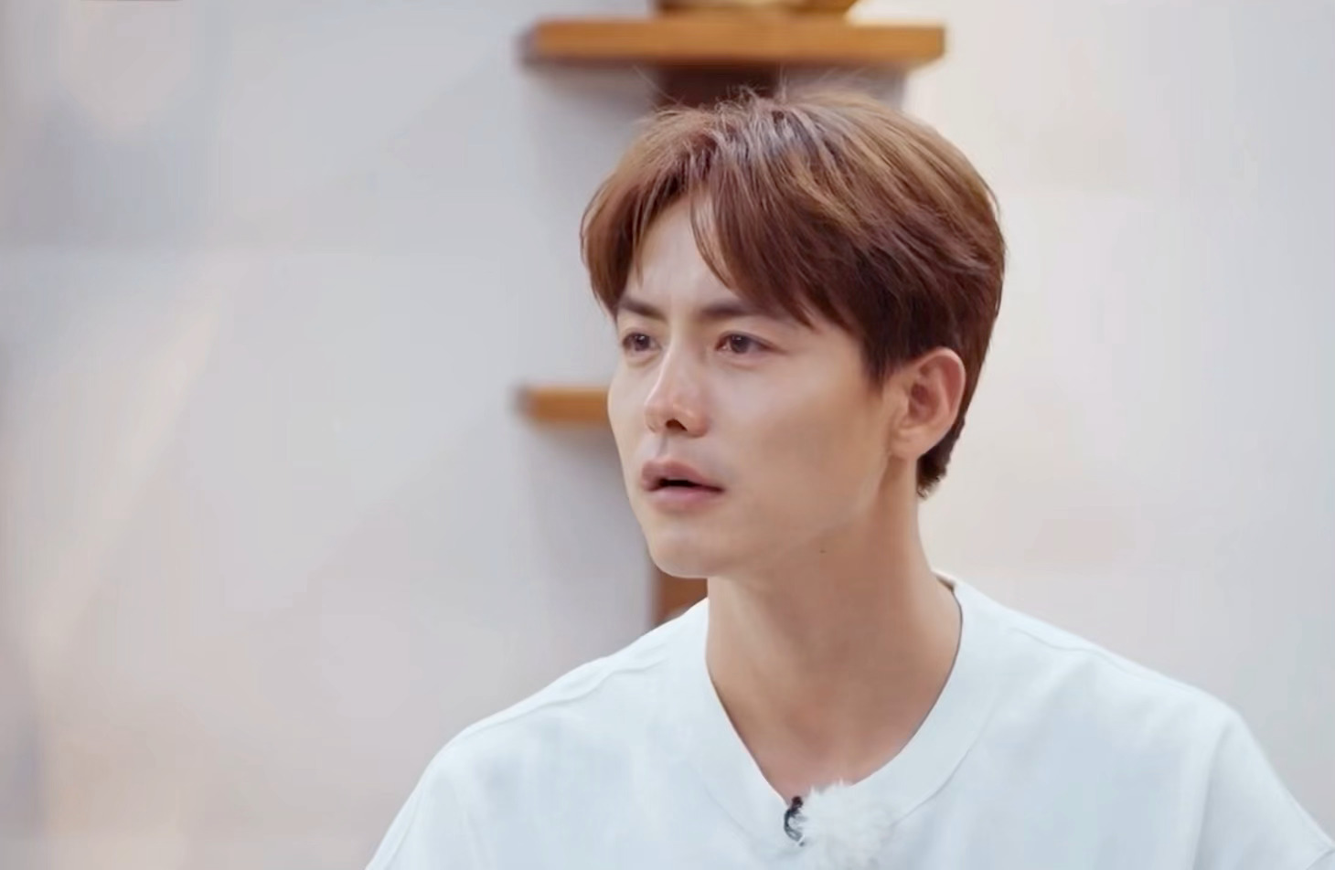 No One to Call: The Chinese Star Who Confides in an AI Chatbot